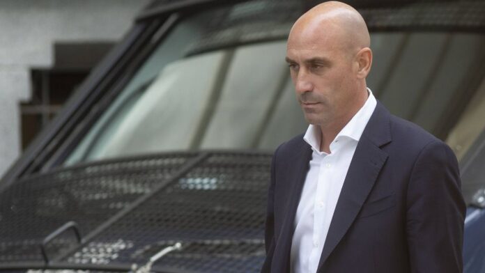 Rubiales não muda a versão do beijo a Jenni Hermoso: «Foi um ato de carinho»