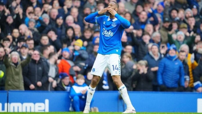 Beto falhou penálti, marcou golo, mas Everton perdeu (AP Photo/Jon Super)