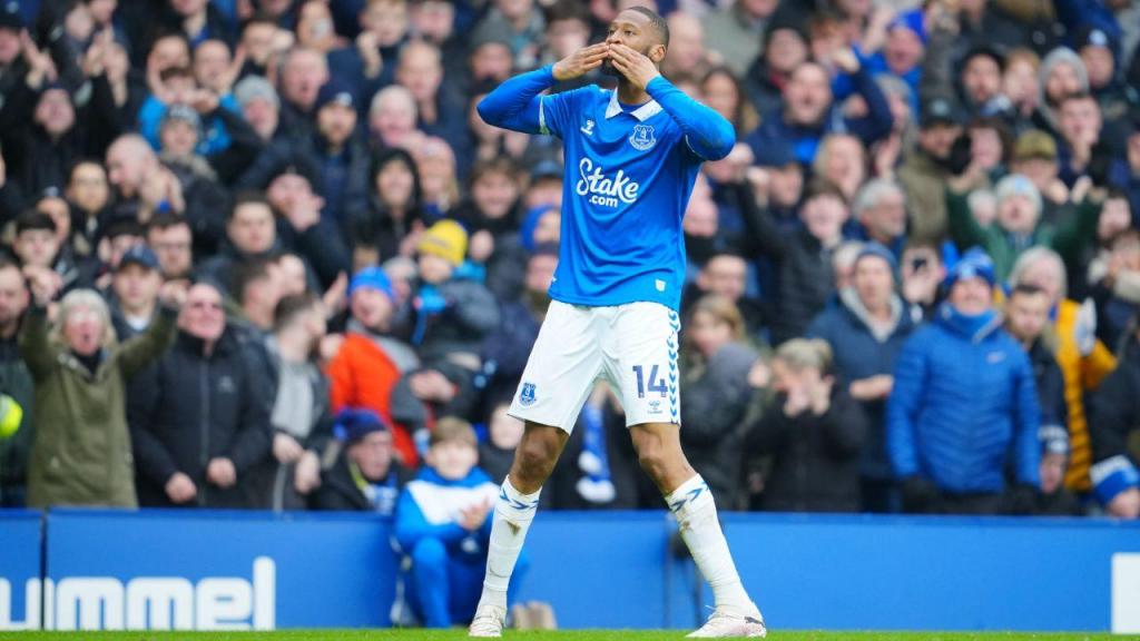 Beto falhou penálti, marcou golo, mas Everton perdeu (AP Photo/Jon Super)