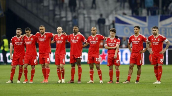 Marselha-Benfica (GUILLAUME HORCAJUELO/EPA)
