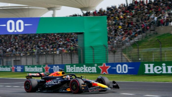 Max Verstappen no GP da China (AP Photo/Andy Wong)