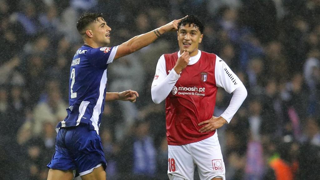 Fábio Cardoso festeja o 1-0 apontado no FC Porto-Sp. Braga (MANUEL FERNANDO ARAÚJO/Lusa)
