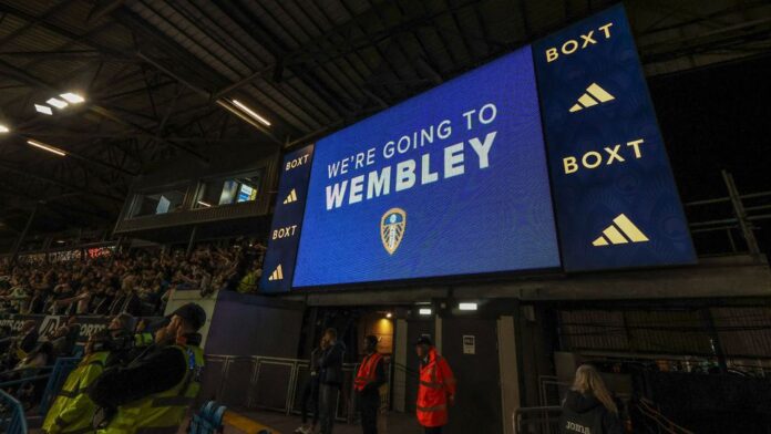 Leeds goleia Norwich e está a caminho de Wembley