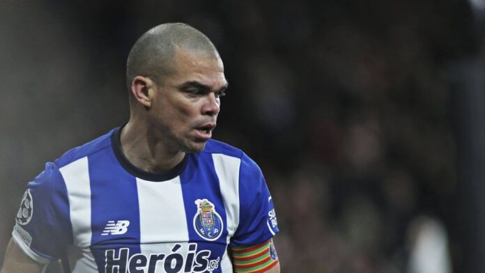 Mercado FC Porto: Pepe de saída e com convites a chegar