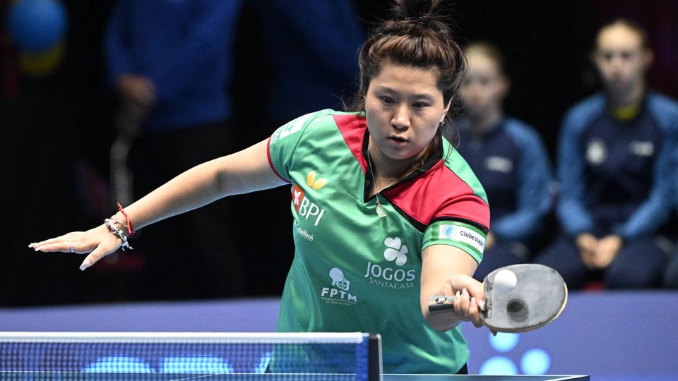 Jieni Shao na segunda ronda do Singapura Smash