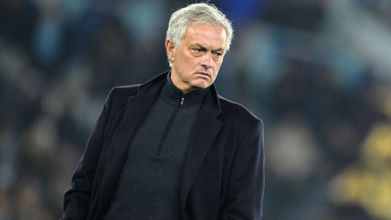 A involução de José Mourinho: de revolucionário a mero ‘condutor de autocarro’ A involução de José Mourinho: de revolucionário a mero ‘condutor de autocarro’