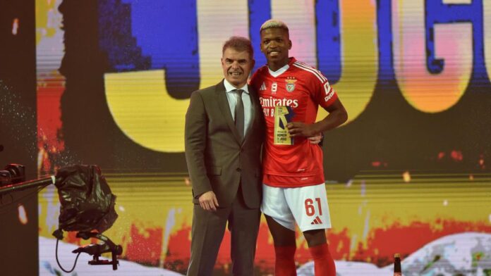 Florentino com a distinção de melhor jogador em campo na final da Taça da Liga
