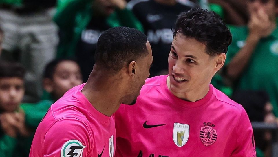 Sporting vence e assume a liderança