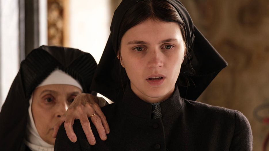 A Primeira Profecia: um clichê, só que falho!