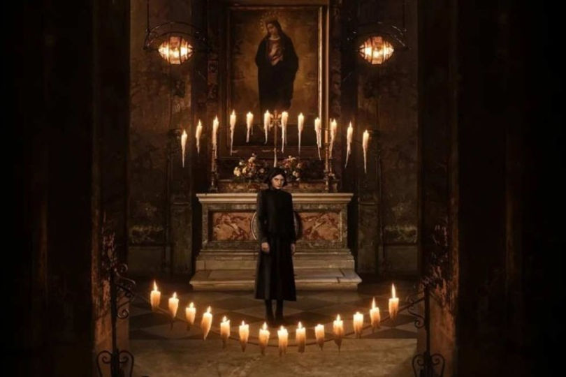 A Primeira Profecia: um clichê, só que falho!