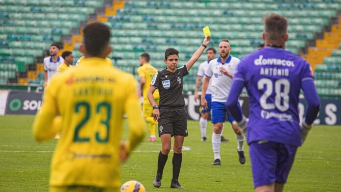 Paços–Feirense termina com tumultos e pancadaria