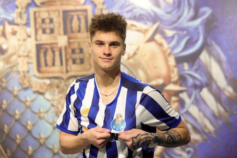 Ponta de lança Trofim Melnichenko, de 18 anos, que chega do Dínamo de Minsk para reforçar a equipa B do FC Porto (FOTO: FC PORTO)