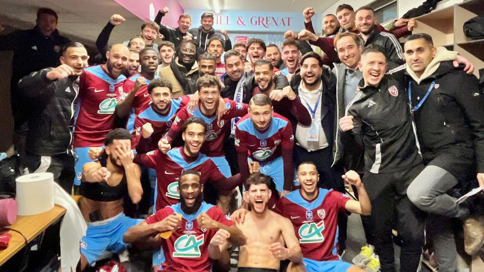 Foi herói frente ao Lyon... mas não pode festejar muito: «Amanhã tenho aulas às 8h30»