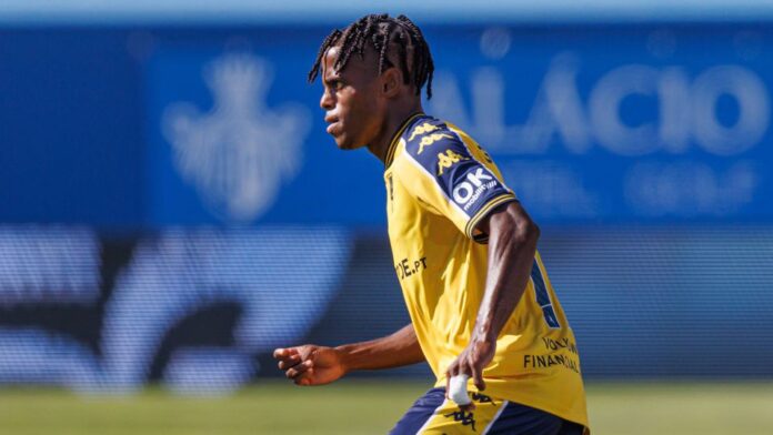 Estoril: na luta pelo lugar, Fabrício sofreu faltas como mais ninguém