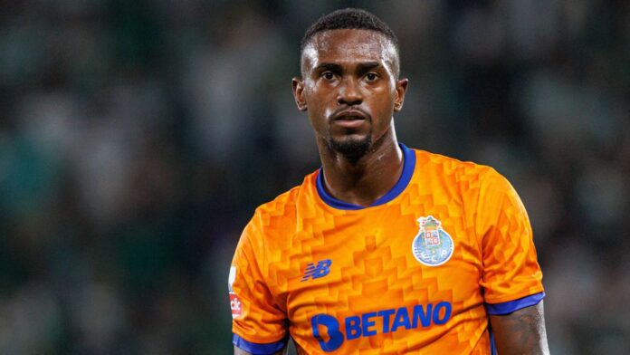 Otávio, central do FC Porto, assinou há exatamente um ano pelos dragões