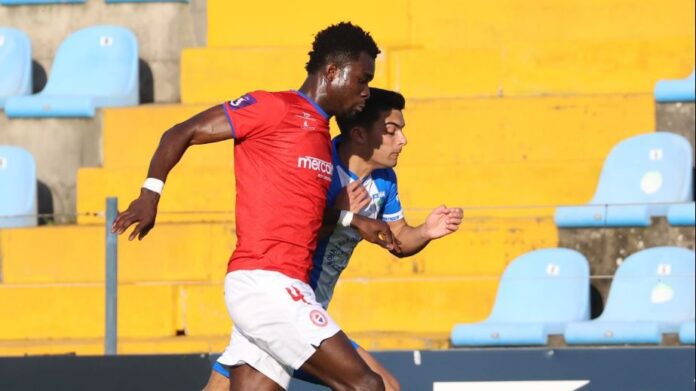 Estrela da Amadora garantiu a contratação de Semeu Commey, jovem defesa-central que alinhava no Trofense