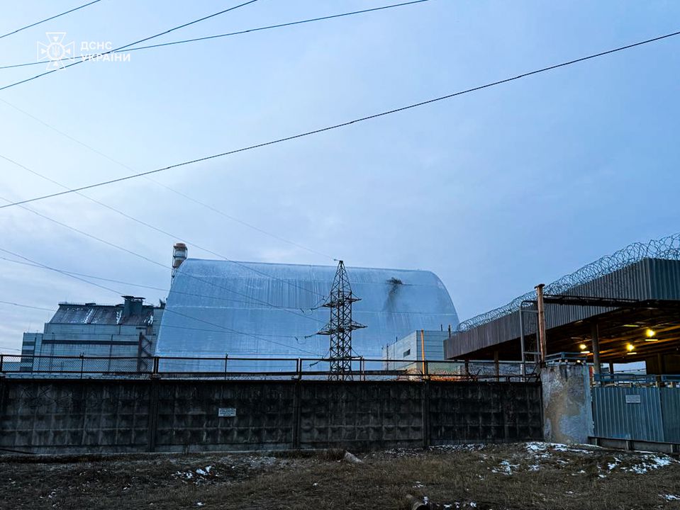 Danos no sarcófago do reator de Chernobyl