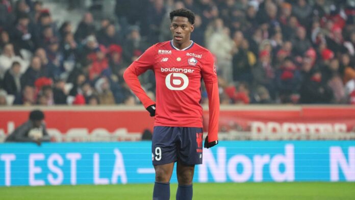 Jonathan David em campo com a camisola do Lille
