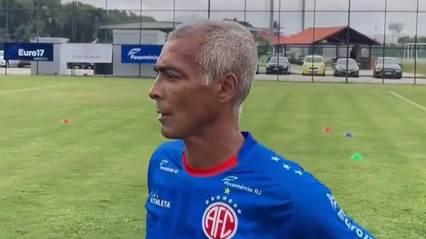 Romário: «Os jogadores de agora são burros, marcaria 2 mil golos»