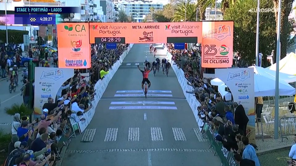 Volta ao Algarve: Filippo Ganna vence primeira etapa com final... caricato