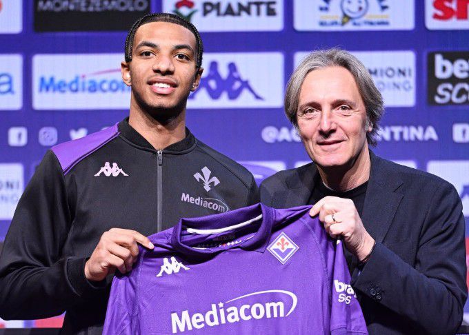 Cher Ndour lembrou o Benfica na apresentação na Fiorentina