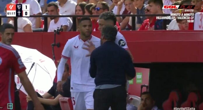 Treta entra En-Nesyri e Quique Sánchez Flores. Foto: Gol Play
