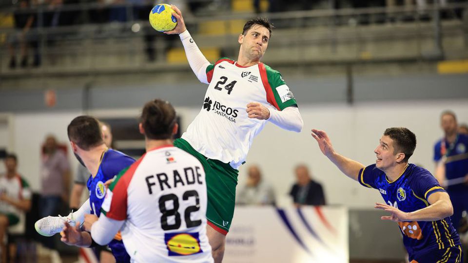 Portugal bate a Bósnia por 10 e tem uma mão no Mundial