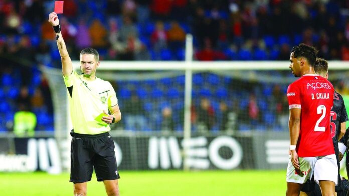 Hélder Malheiro mostrou cartão vermelho a Sidney Lima aos 76 minutos