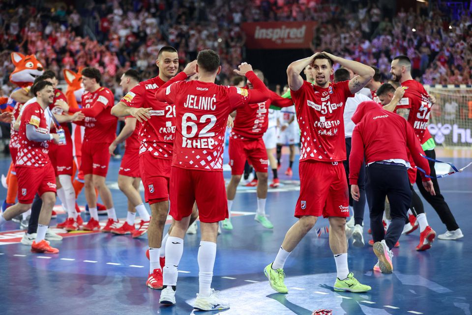 Surpresa para inspirar Portugal! Croácia bate França e está na final