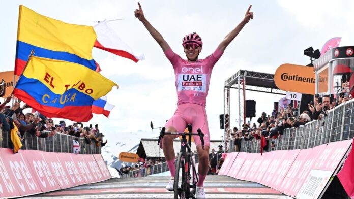 Mais um show de Pogacar que vive sonho cor de rosa no Giro