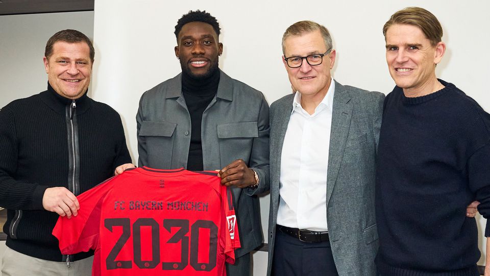 Alphonso Davies renovou contrato com o Bayern (Bayern Munique)