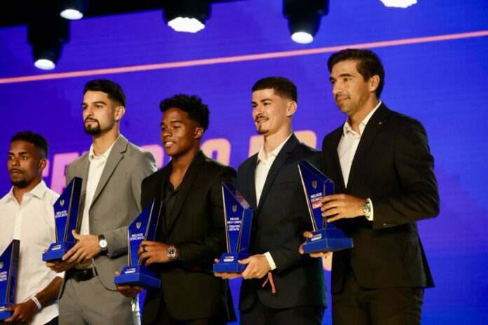 Abel é (finalmente) melhor treinador do Paulistão e Endrick deixa dedicatória