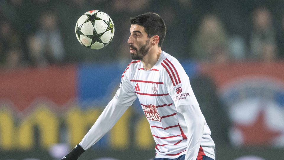Médio do Brest, Pierre Lees-Melou, teve reação espontânea quando soube que Benfica ou PSG são os possíveis adversários no play-off dos oitavos da Champions
