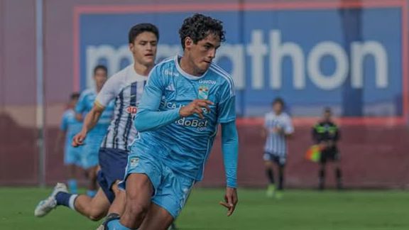 Gabriel Soto, extremo esquerdo de 18 anos, tem dado nas vistas no Sporting Cristal, agora inicia nova fase da carreira ao serviço do Santa Clara