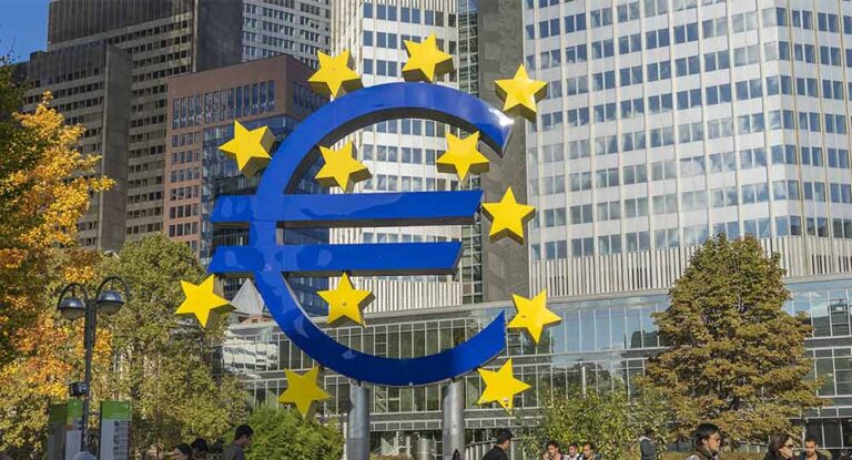 Actividade empresarial da Zona Euro cresce ao ritmo mais rápido em quase um ano – PMI