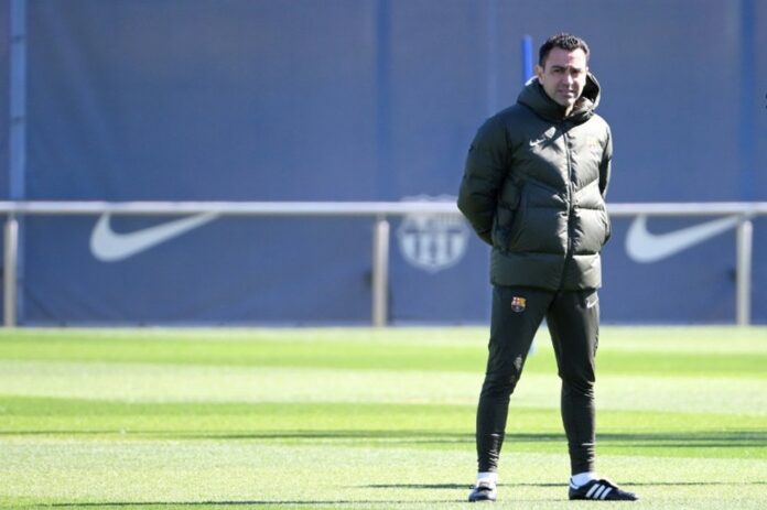 Xavi concedeu entrevista coletiva prévia ao duelo contra o Las Palmas. AFP