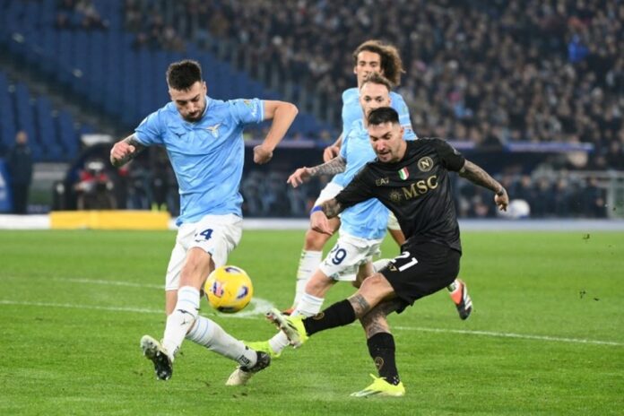 O Napoli estu00e1 em nono lugar, 21 pontos atru00e1s dos lu00edderes da liga Juventus. AFP