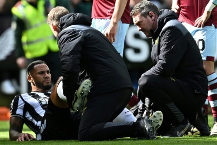 Jamaal Lascelles ficará fora por até nove meses. AFP