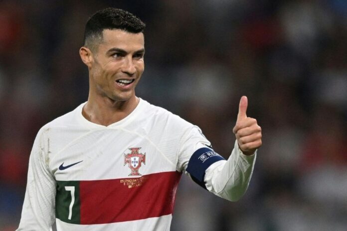 Cristiano Ronaldo e Andrés, embaixadores da Copa de 2030. AFP