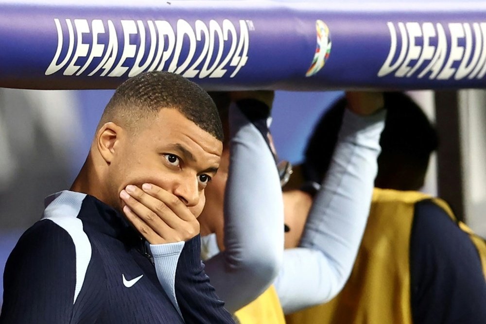 Mbappe ficou no banco durante todo o empate de 0 a 0 da França com a Holanda. AFP