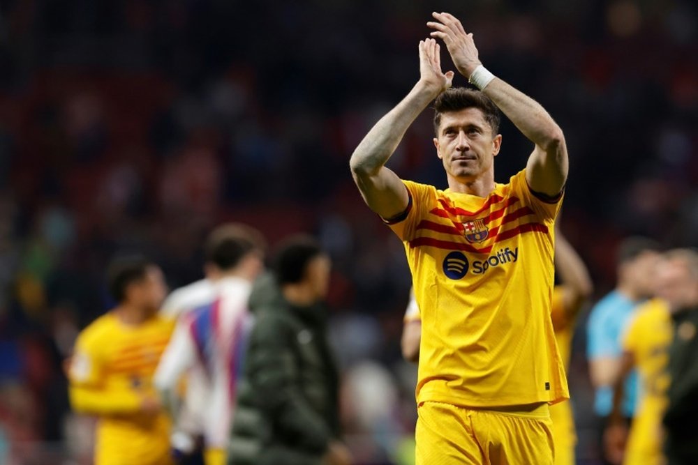 'Lewy' permanecerá no Barça. AFP