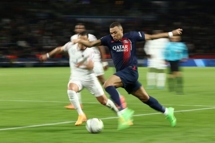 Kimpembe, única ausência no PSG, que recupera Hakimi e Mukiele. AFP