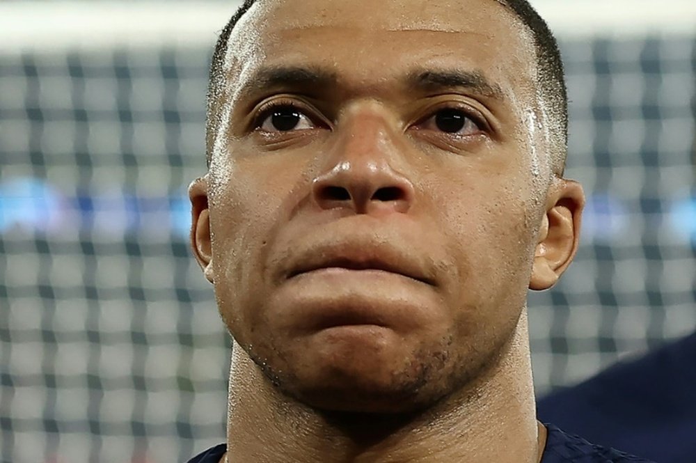 PSG bloqueia o salário de Mbappé. EFE