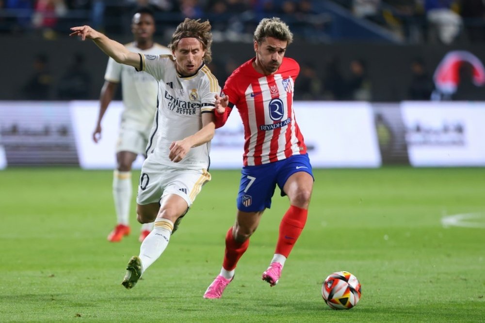 Puxão de orelha de Griezmann. AFP