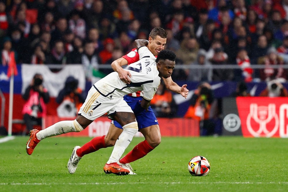 Vinicius acaparó los focos en el derbi copero. EFE