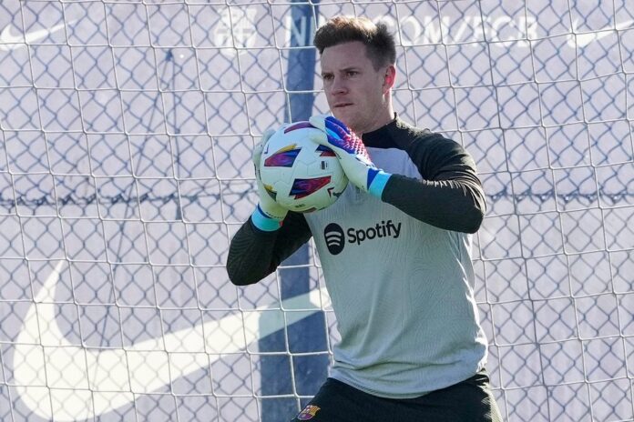 A Arábia vai atrás de Ter Stegen. EFE/Alejandro García