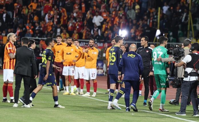 Fenerbahçe, multado em 115.000 euros. EFE/EPA/STR
