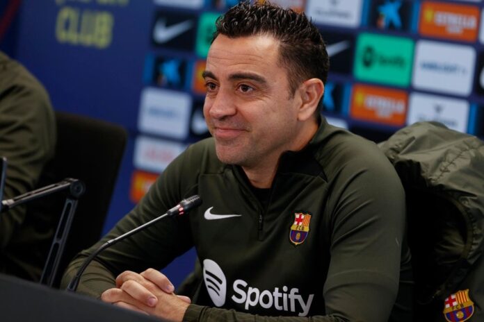 Xavi projeta o duelo contra o Valencia. EFE