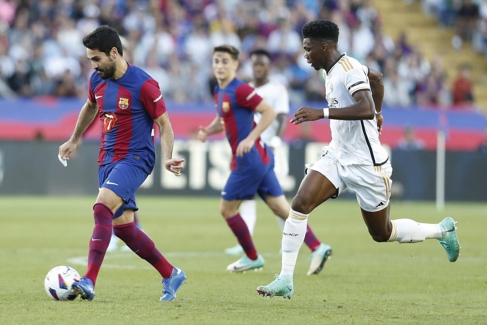 Prováveis escalações de Real Madrid e Barcelona. EFE/Andreu Dalmau