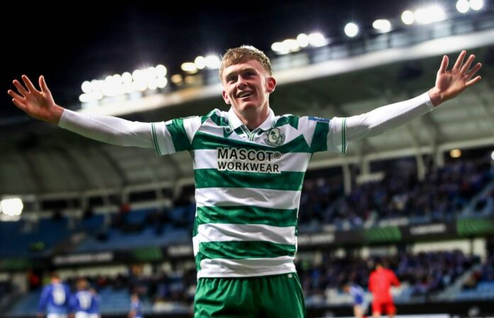 Histórico: avançado irlandês torna-se no mais jovem de sempre a marcar na Europa